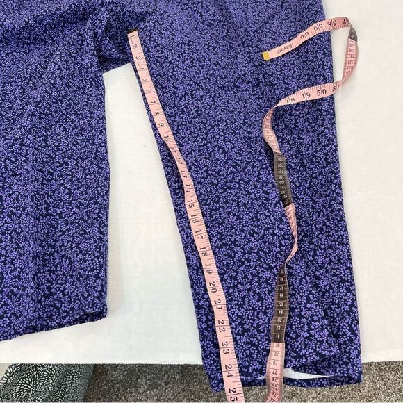 New Isaac Mizrahi Live! floral pant in Purple | Size 32P - Picture 9 of 9